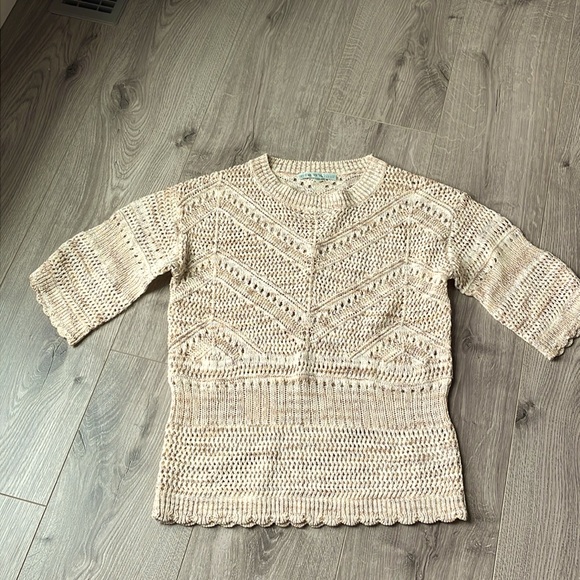 Knit over the head top with short scalloped sleeves - Picture 4 of 8